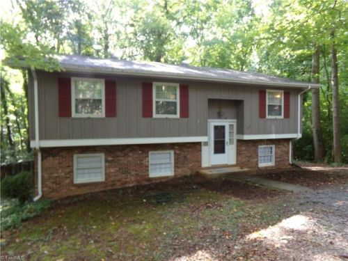 1049 Oakmont Dr, Asheboro, NC 27205-4130