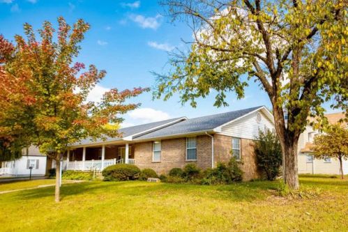 201 3rd Ave, Caney, KS 67333-2003