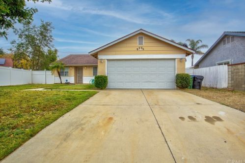 9525 Magnolia St, Bloomington, CA 92316-1441