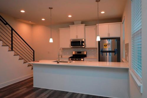 6102 Caddie St, Austin TX  78741-5102 exterior