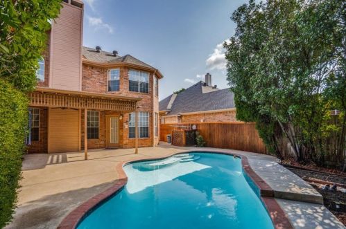 1113 Hunters Crk Dr, Carrollton TX 75007-1112 exterior