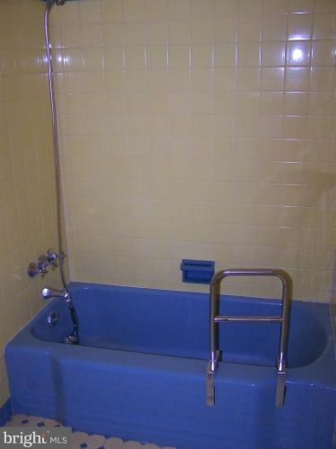 820 Riv Rd, Trenton NJ 08628-2611 exterior