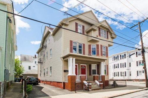 55 Vinton St, Providence, RI 02919-2330