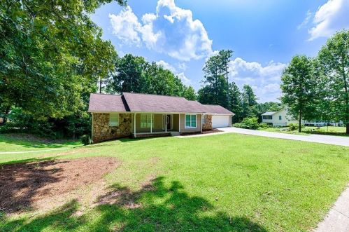420 Stonehenge Dr, Marietta, GA 30064-1235