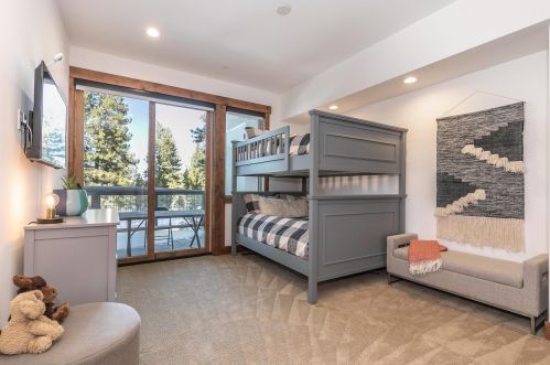9234 Heartwood Dr, Truckee CA  96161-5210 exterior