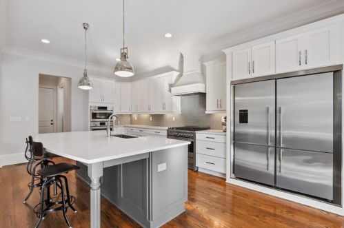 3535 Kingsboro Rd, Atlanta GA  30319-1310 exterior