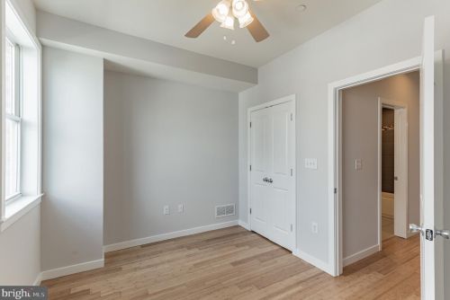 2033 4 St, Philadelphia PA 19122-1509 exterior