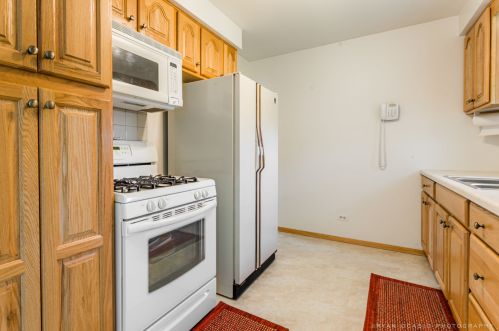 452 Aztec Dr, Carol Stream IL  60188-1586 exterior