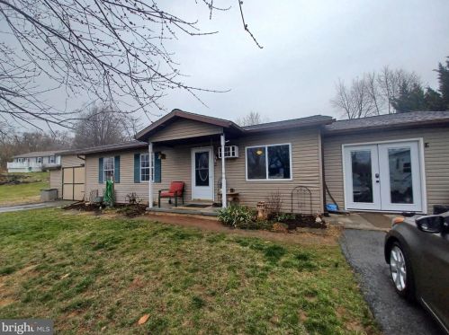 179 Evergreen Dr, Charles Town, WV 25414-5872