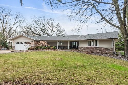 415 Lakota Ln, Chaska, MN 55318-9457