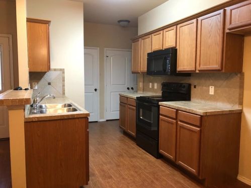 1426 Piedmont Dr, Midlothian TX  76063-6044 exterior