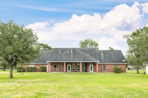 359 Westwood Rd, Angleton TX 77515-7468 exterior