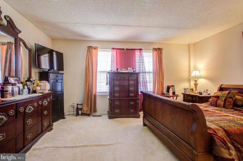 3829 Chesterwood Dr, Silver Spring MD 20906-2862 exterior