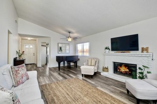 5385 Gooseberry Way, Oceanside CA  92057-4633 exterior