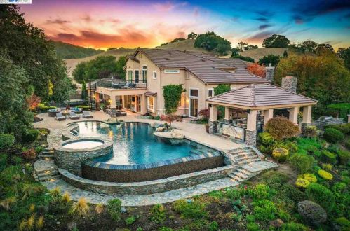 9472 Blessing Dr, Pleasanton, CA 94588-4604