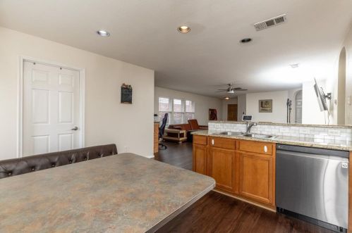 6708 Friendsway Dr, Fort Worth TX  76137-7542 exterior