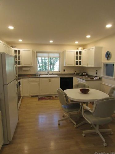 50 Elizabeth Cir, Sandy Hook, CT 06482-1092