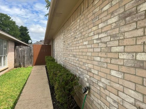 10239 Blackjack Oaks Dr, Dallas TX  75227-7673 exterior