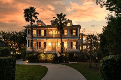 2491 River Bluff Ln, Mount Pleasant, SC 29466-8671