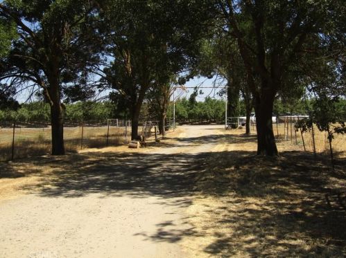 18376 Avenue 24 1/2, Sharon, CA 93610-8512