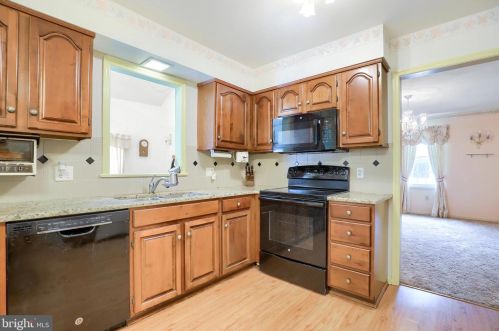 1542 Jefferson Ct, Lancaster PA  17602-1244 exterior