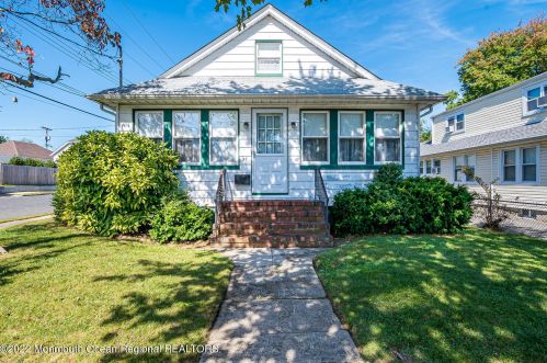 38 Drummond Ave, Tinton Falls, NJ 07701-1448