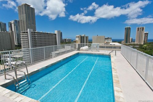 419 Keoniana St, Honolulu HI  96815-2075 exterior