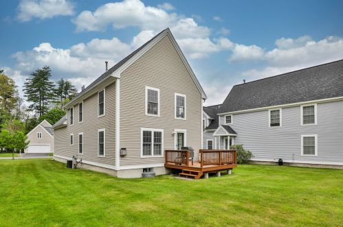 32 Barbara Ln, Hudson NH  03051-3770 exterior