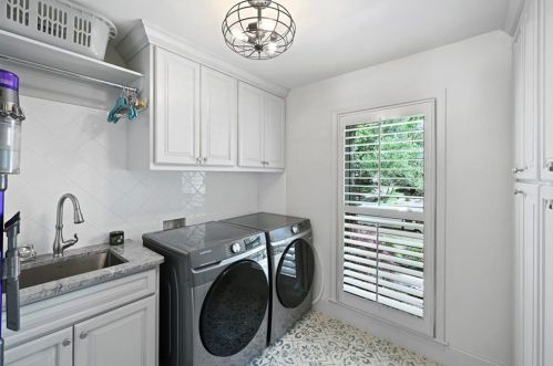 6930 Hunters Knl, Atlanta GA  30328-1763 exterior