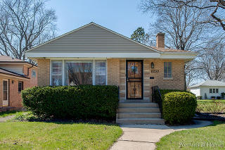 8250 Osceola Ave, Niles, IL 60714-2522