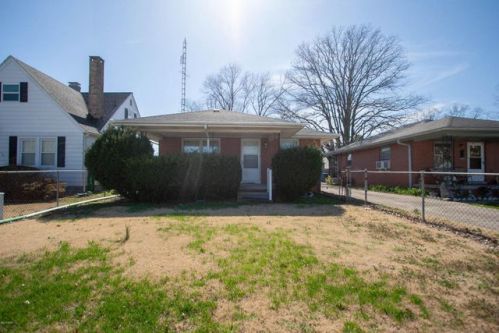 137 10th St, Brownsville, IL 62821-1309