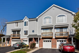 858 Saint Johns Pl, Palatine, IL 60067-4300