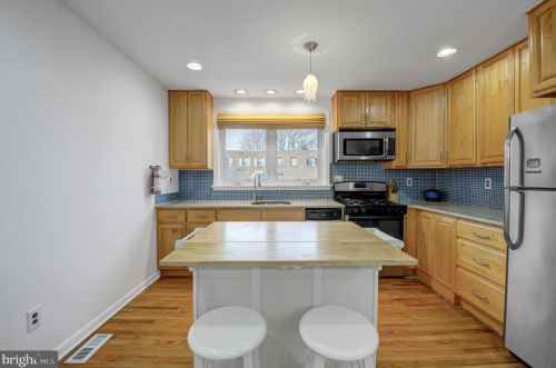 110 Suburban Ter, Stratford, NJ 08084-1414