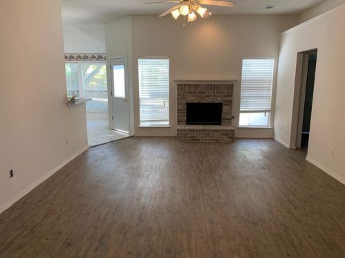1142 Robin Cir, Midlothian TX  76065-6784 exterior