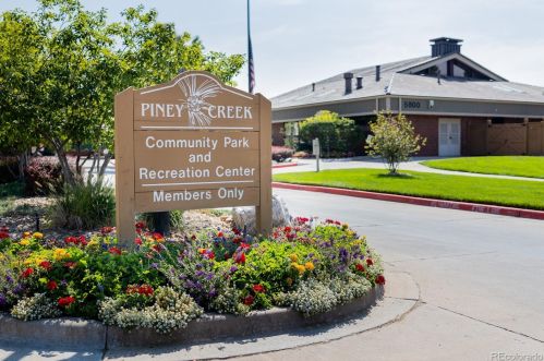 16572 Crestline Pl, Aurora CO 80015-4308 exterior