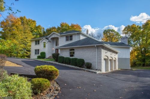 68 Alize Dr, Kinnelon, NJ 07405-3200