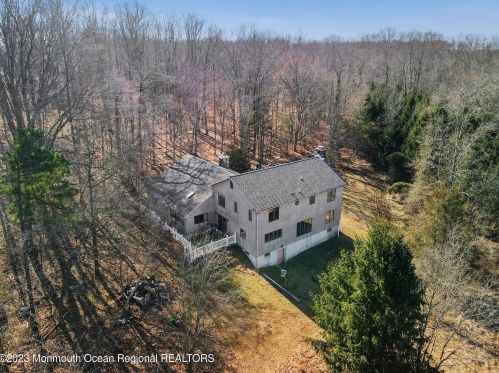 25 Meirs Rd, Upper Freehold Township, NJ 08514-1905