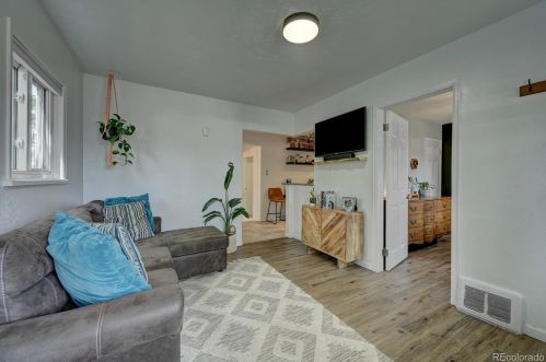 29 Knox Ct, Denver CO  80219-1404 exterior