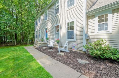 7 Porter Rd, Ellington, CT 06029-2620
