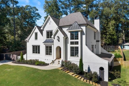 2897 Cravenridge Dr, Atlanta, GA 30319-2921