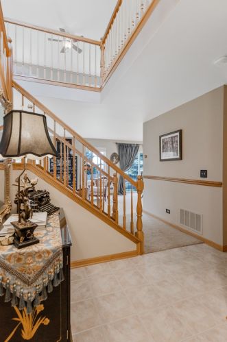 531 Windham Cove Dr, Bull Valley, IL 60014-8998