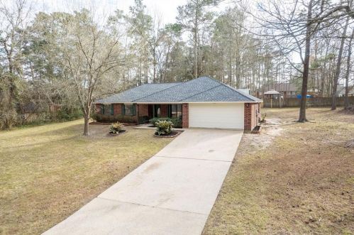 3340 Pine Grove Dr, Huntsville, TX 77340-8937