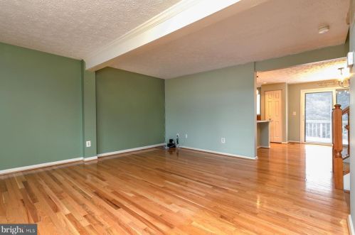 1104 Floyd Pl, Herndon VA  20170-3537 exterior