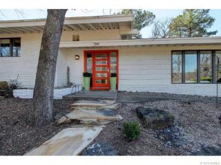 7230 Sleepy Hollow Dr, Tulsa OK  74136-5915 exterior