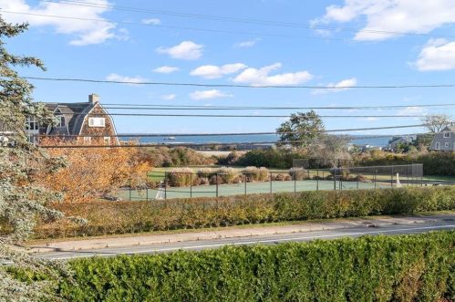 180 Boston Neck Rd, South Kingstown, RI 02882-3109
