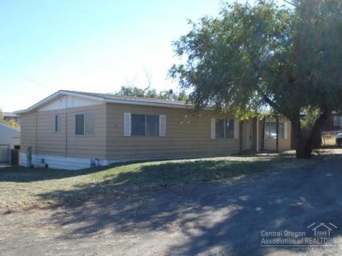 811 1st St, Metolius OR  97741-1304 exterior