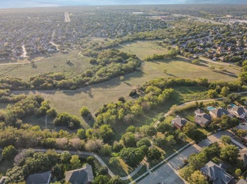 5000 Spanish Riv Trl, Fort Worth TX  76137-5216 exterior