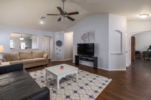 606 Brazos Bend Dr, Cedar Park, TX 78613-7503