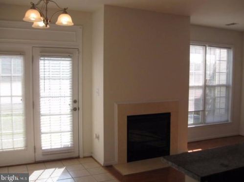 2737 Celestial Dr, Woodbridge, VA 22191-6016