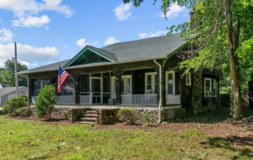 65 Hillside Ave, Coventry, RI 02816-7642